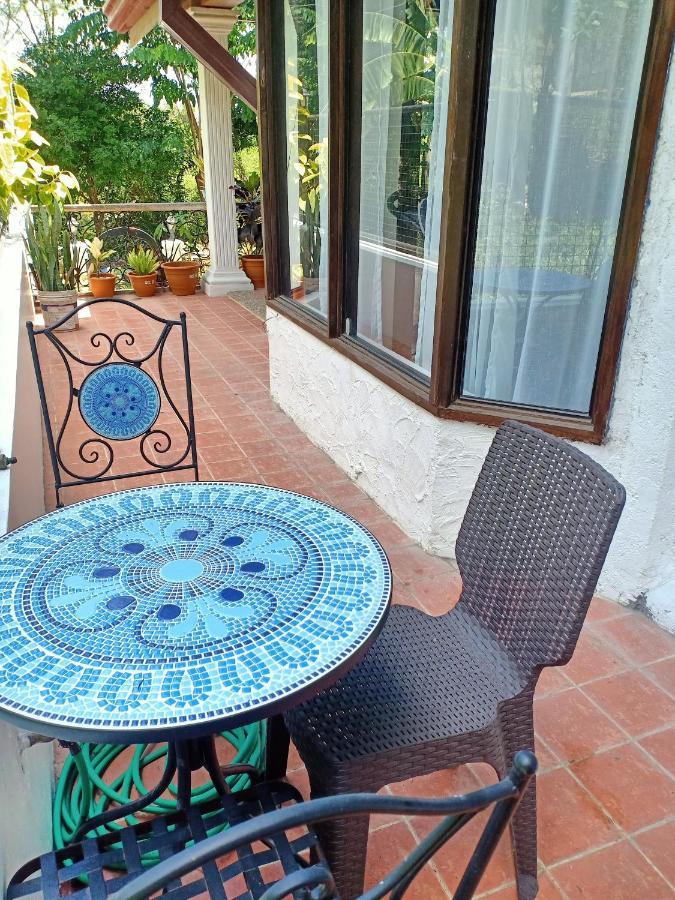 El Castillo Bed And Breakfast Angono Экстерьер фото