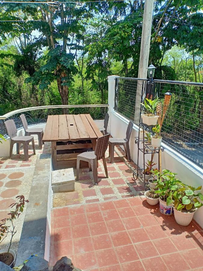 El Castillo Bed And Breakfast Angono Экстерьер фото