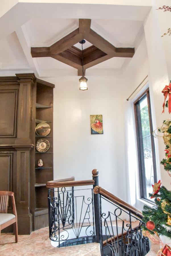 El Castillo Bed And Breakfast Angono Экстерьер фото