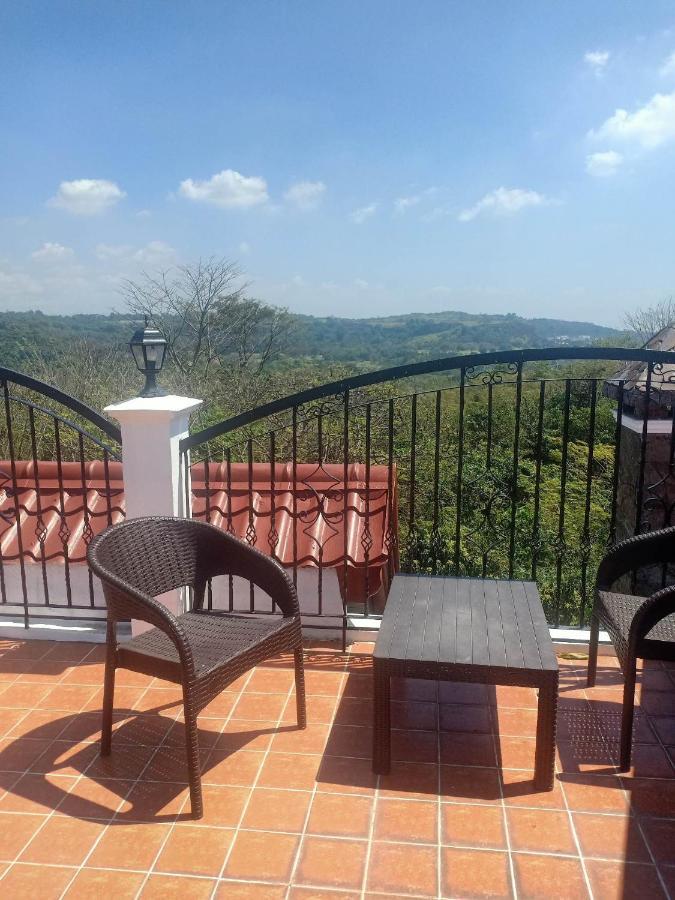 El Castillo Bed And Breakfast Angono Экстерьер фото