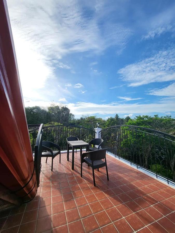 El Castillo Bed And Breakfast Angono Экстерьер фото